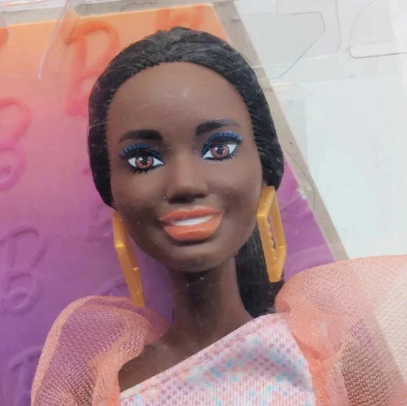 Fashionistas Barbie 216 65th Anniversary inspired by Peaches and Cream Barbie - Picture 3 of 3